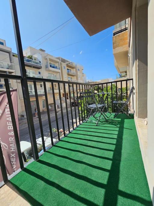 3 Bedroom Apt In Prime Location 5M Away From Beach Is-Swieqi Exterior photo